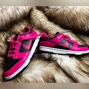 Women’s Nike Dunk Low Sneakers